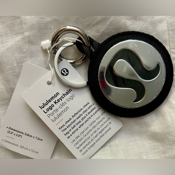 New Lululemon Logo Keychain Unisex - Picture 1 of 5